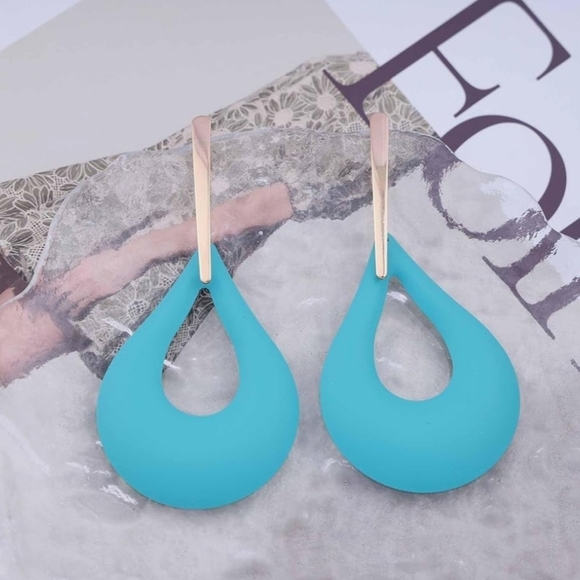 NWT Gold Bar 90s Inspired Cyan Blue Teardrop Large Gold Earrings - Picture 11 of 15